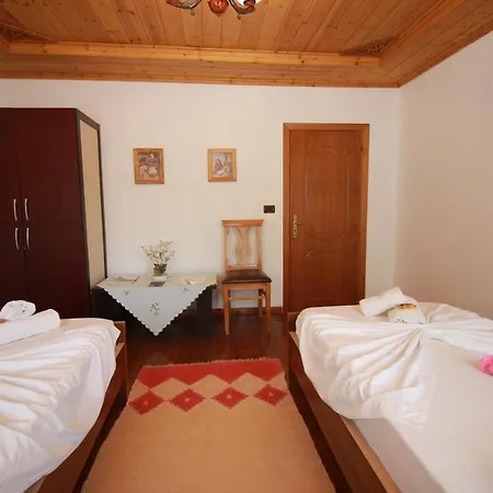 Gasthof Grandma's Gjirokastër