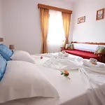 Grandma's Πανσιόν Αργυρόκαστρο