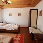 Grandma's Πανσιόν 3*