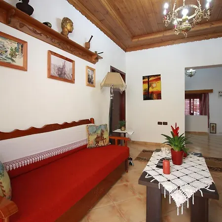 Grandma's Pensión 3*