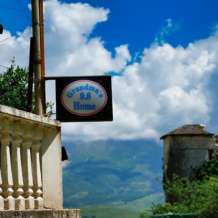 Grandma's Pensión 3*