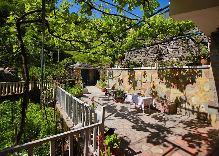 Grandma's Casa de hóspedes Gjirokastër
